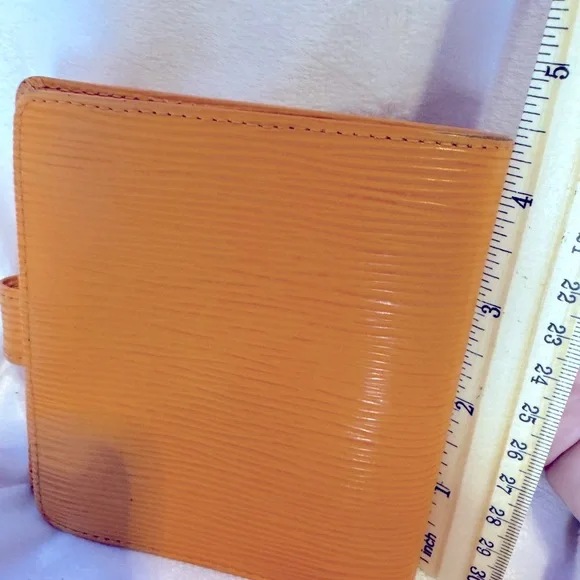 Louis Vuitton Orange Epi Leather Bifold Wallet – Vintage - Picture 3 of 13